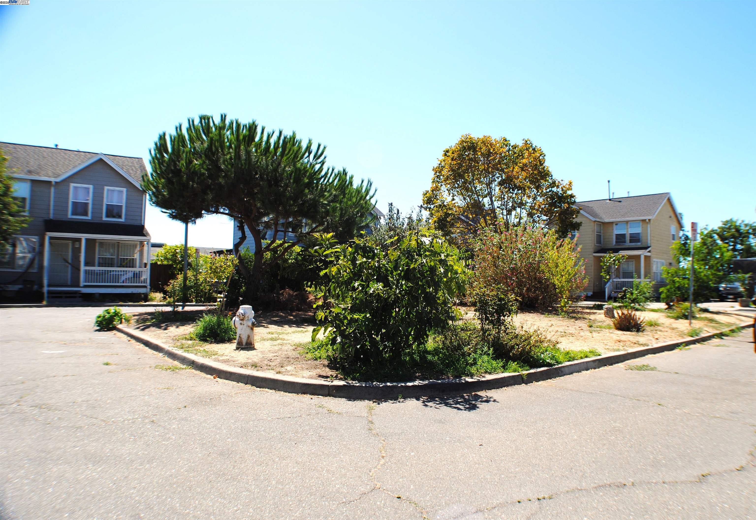 Oakland, California, 94603, United States, 3 Bedrooms Bedrooms, ,2 BathroomsBathrooms,Residential,For Sale,1991687