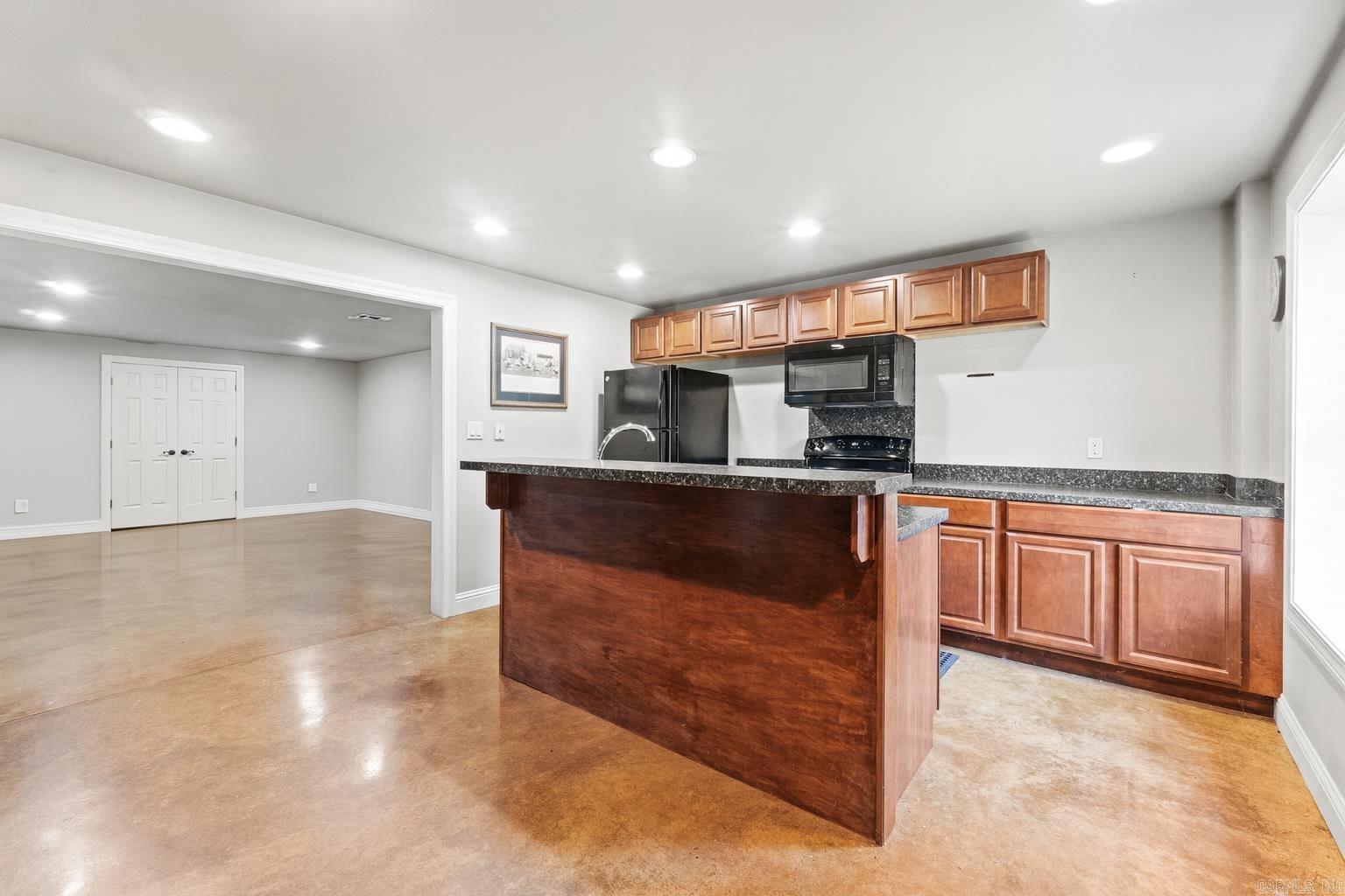 Benton, Arkansas, 72019, United States, 5 Bedrooms Bedrooms, ,5 BathroomsBathrooms,Residential,For Sale,1994401