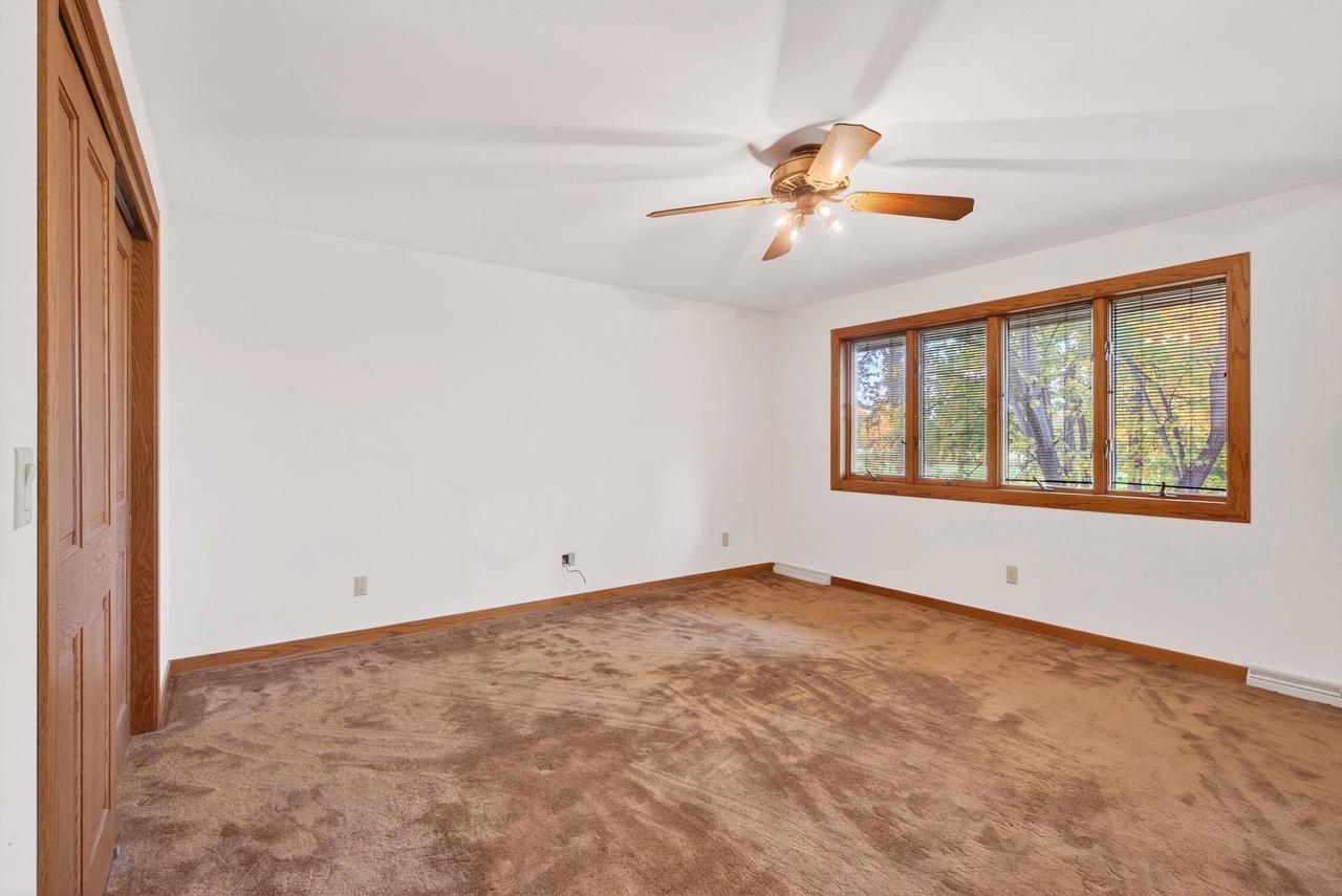 Oshkosh, Wisconsin, 54904, United States, 4 Bedrooms Bedrooms, ,3 BathroomsBathrooms,Residential,For Sale,1978045