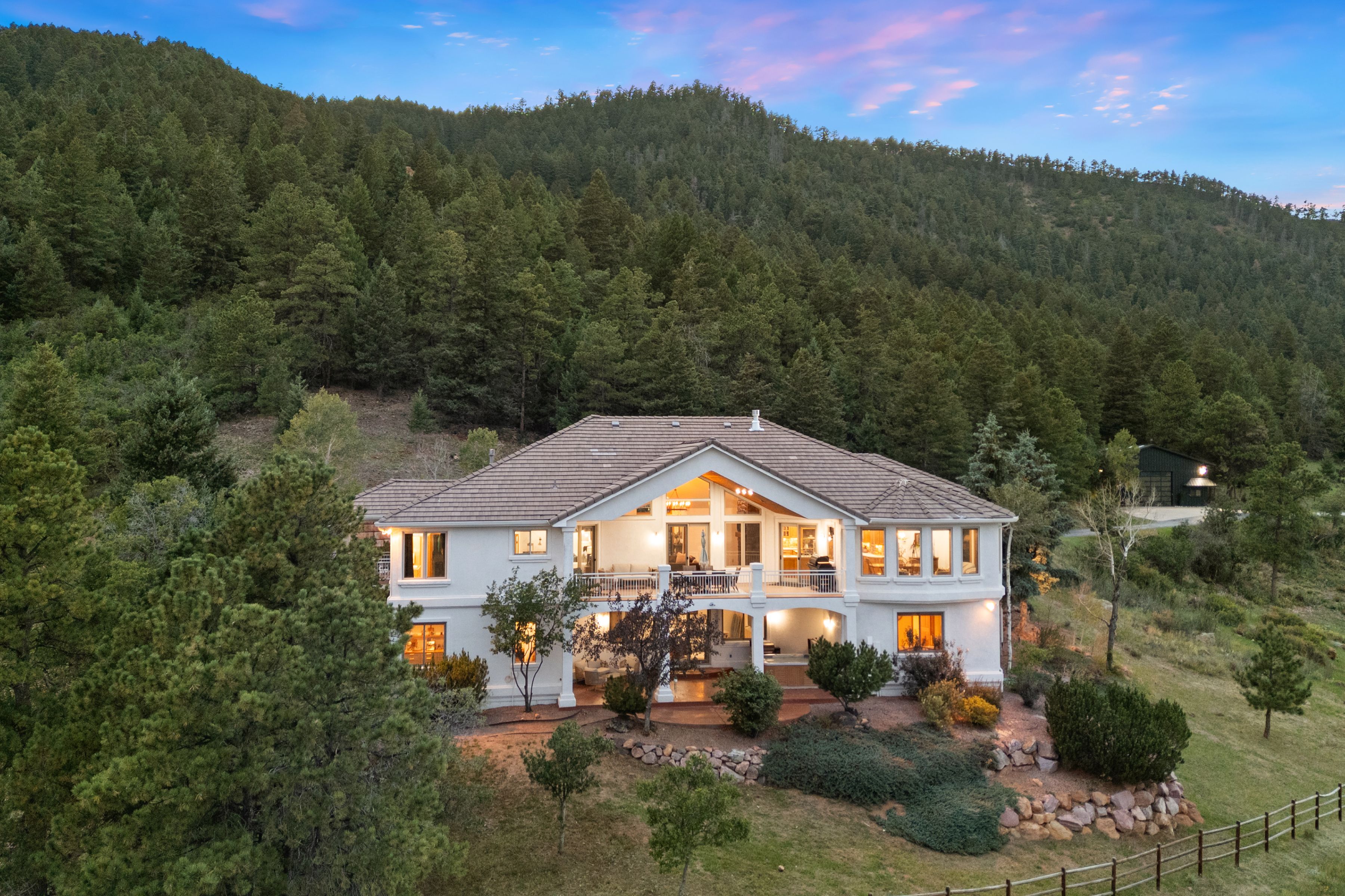  Remodeled 6,100 sq ft rancher on a magical setting spanning 72 acres - 物件實景