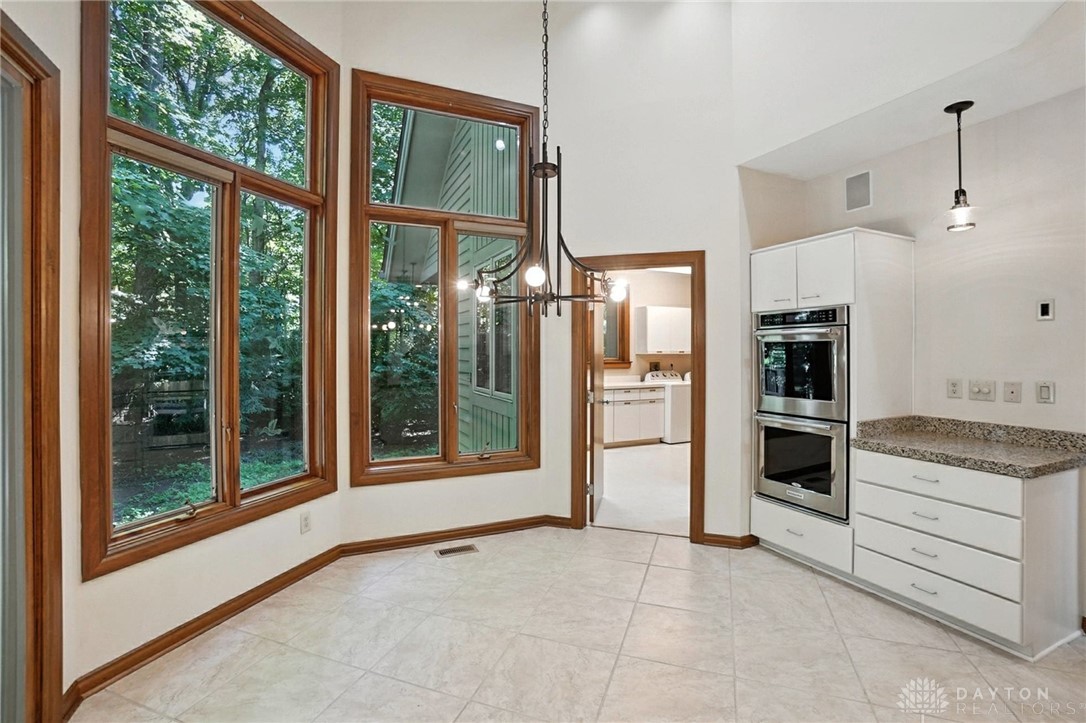 Sugarcreek Twp, Ohio, 45440, United States, 4 Bedrooms Bedrooms, ,5 BathroomsBathrooms,Residential,For Sale,1902150