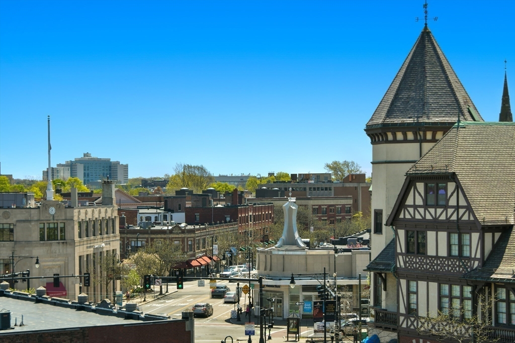 Brookline, Massachusetts, 02446, United States, 3 Bedrooms Bedrooms, ,4 BathroomsBathrooms,Residential,For Sale,1975462