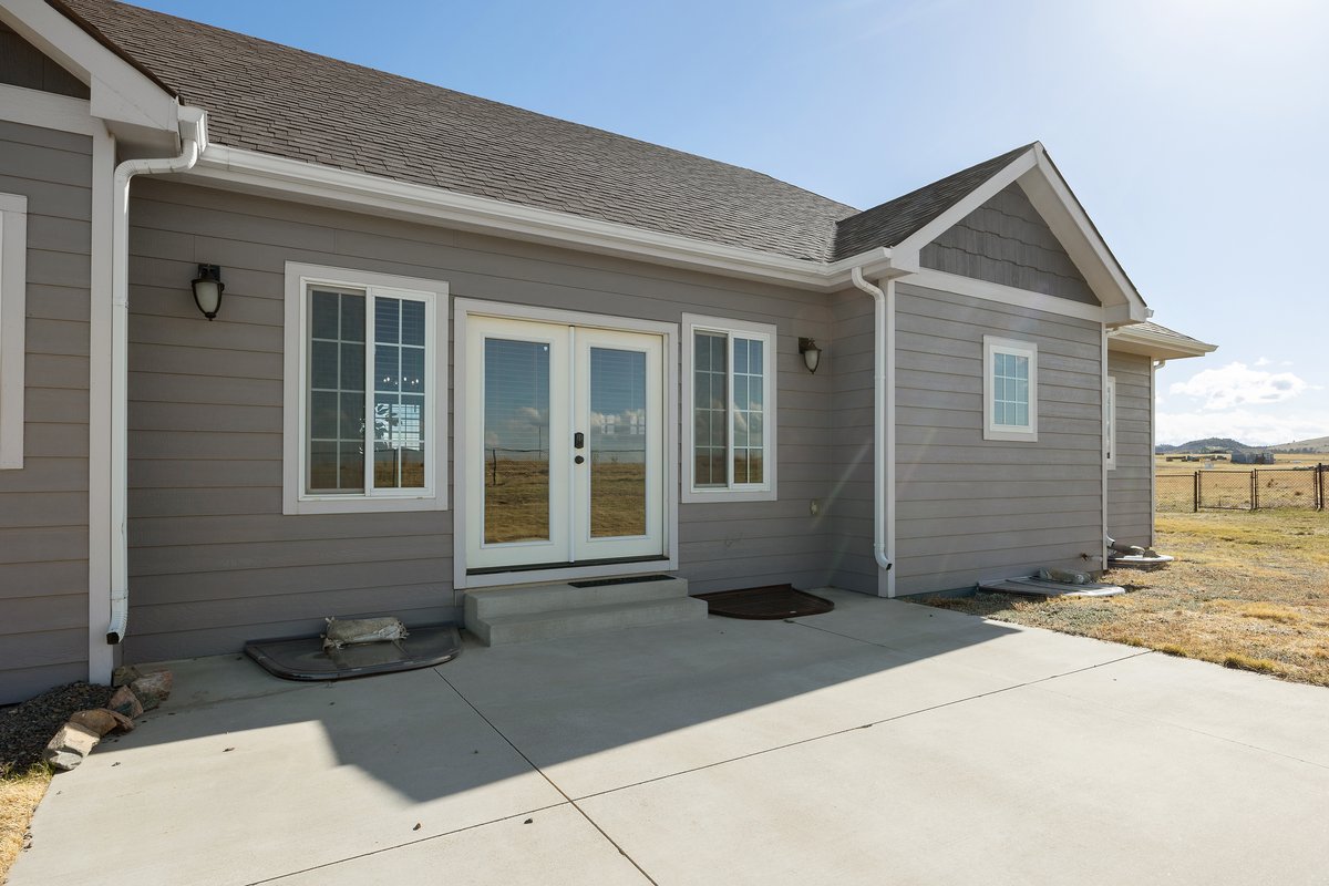 Cheyenne, Wyoming, 82059, United States, 5 Bedrooms Bedrooms, ,4 BathroomsBathrooms,Residential,For Sale,1944847