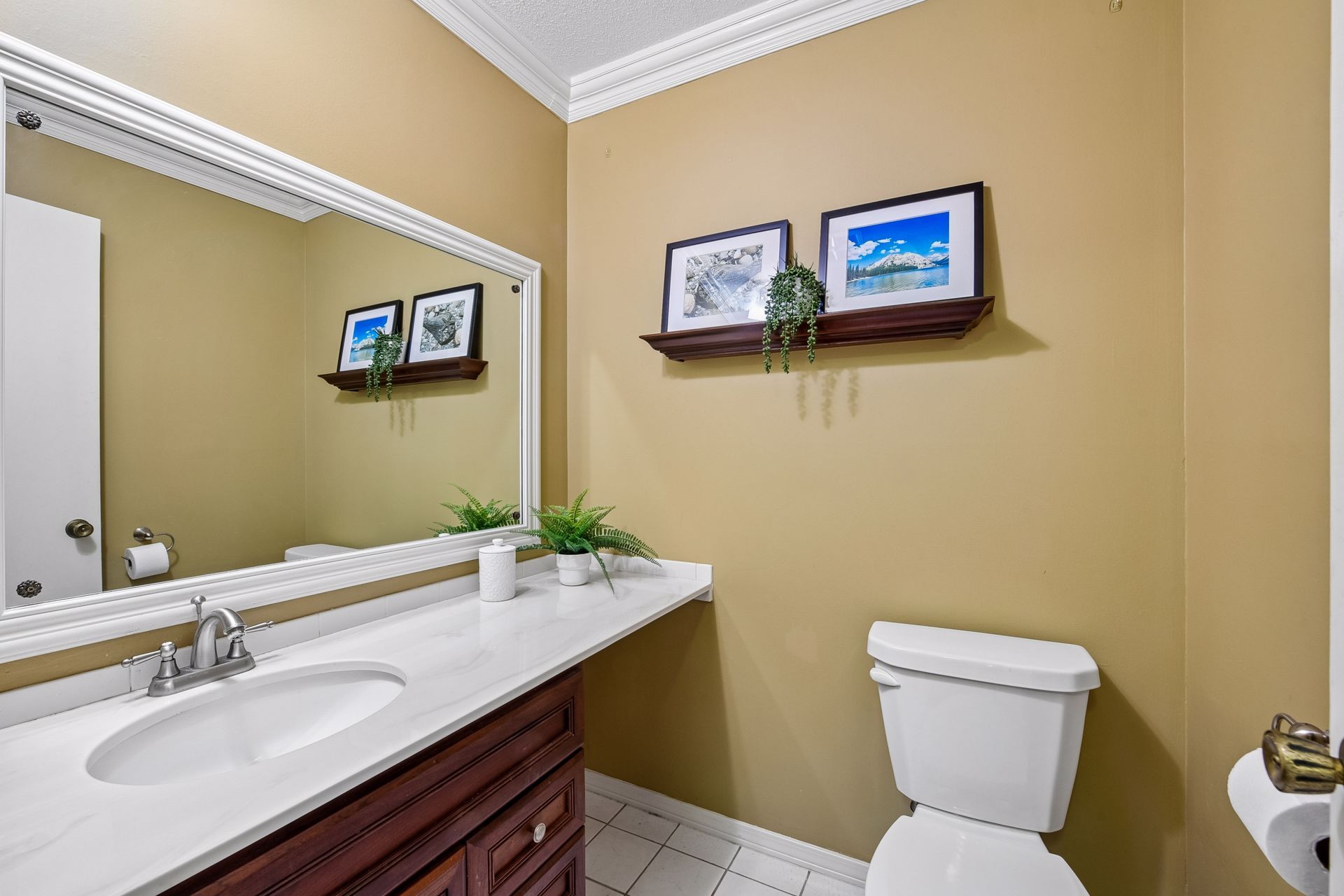  Second-Floor Wayzata Villas Condo with Beautiful Pond Views - 物件實景