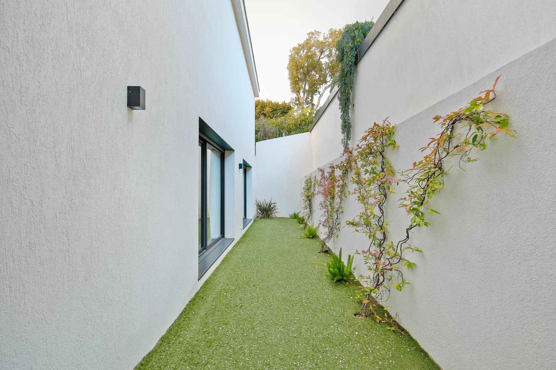 Le Lavandou, Provence-Alpes-Côte d’Azur, 83980, FR, 4 Bedrooms Bedrooms, ,Residential,For Sale,1998192