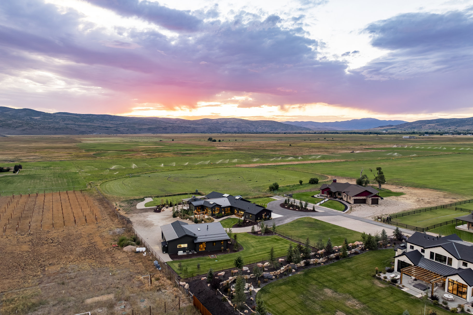  Rural Chic Farmhouse with Expansive Views and Seclusion - 物件實景