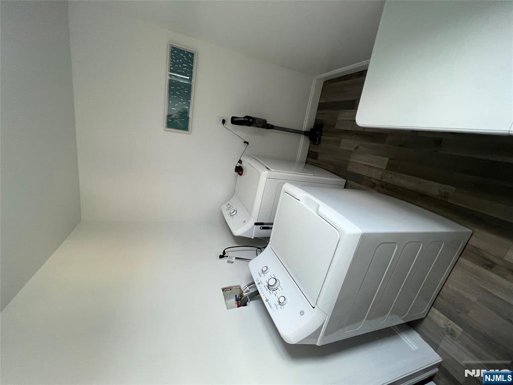 Newark, New Jersey, 07105, United States, 9 Bedrooms Bedrooms, ,6 BathroomsBathrooms,Residential,For Sale,1899706