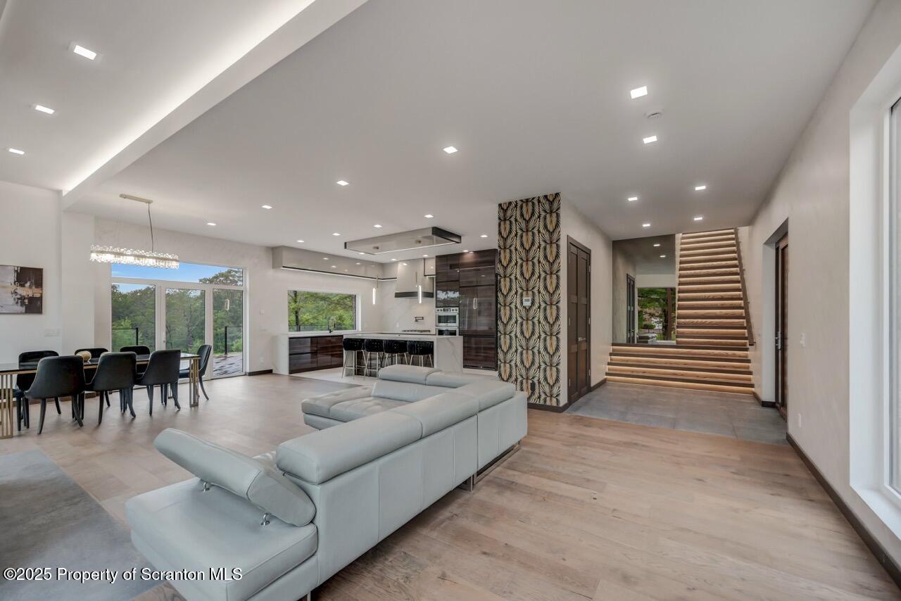 Bear Creek, Pennsylvania, 18602, United States, 4 Bedrooms Bedrooms, ,3 BathroomsBathrooms,Residential,For Sale,2002172