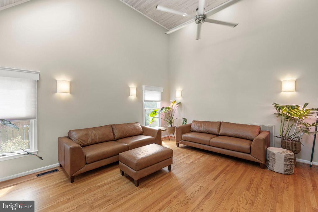 Winchester, Virginia, 22601, United States, 3 Bedrooms Bedrooms, ,2 BathroomsBathrooms,Residential,For Sale,1918203
