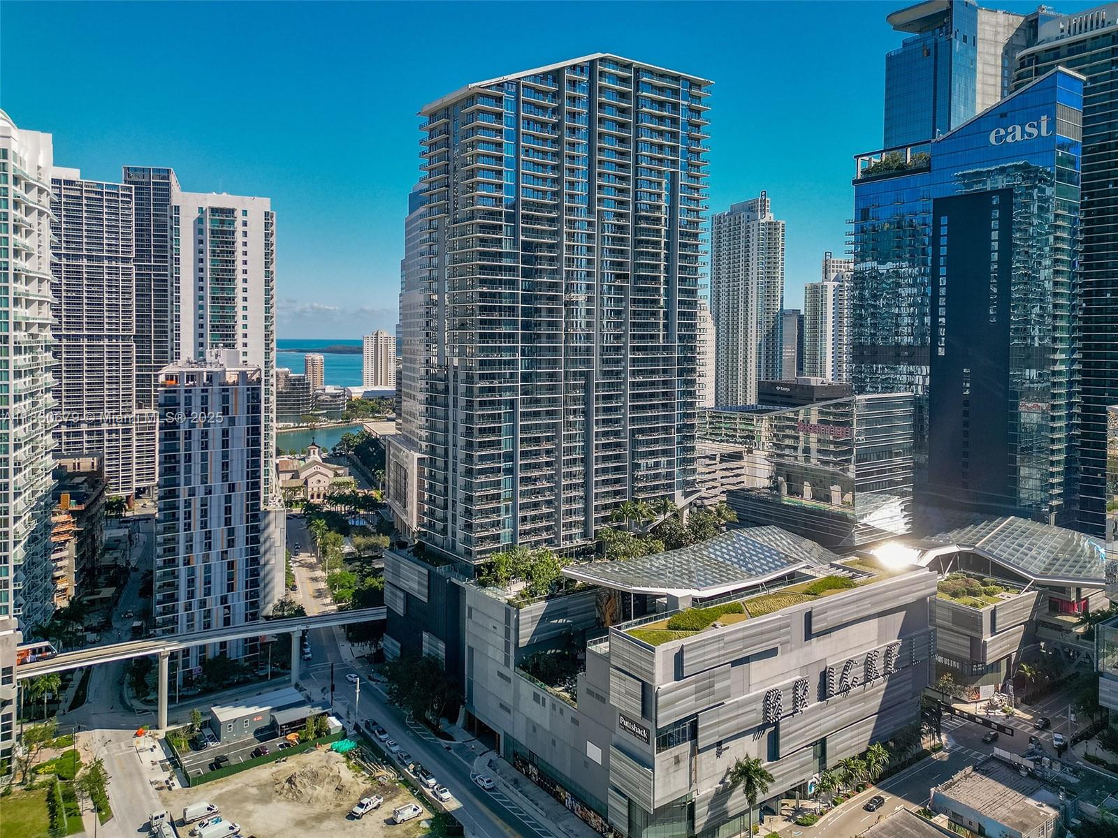 Miami, Florida, 33131, United States, 2 Bedrooms Bedrooms, ,3 BathroomsBathrooms,Residential,For Sale,1877459