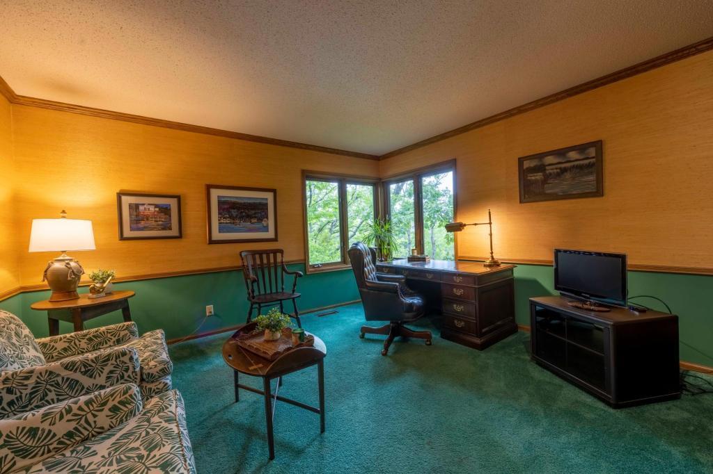 Mendota Heights, Minnesota, 55118, United States, 4 Bedrooms Bedrooms, ,3 BathroomsBathrooms,Residential,For Sale,1836960