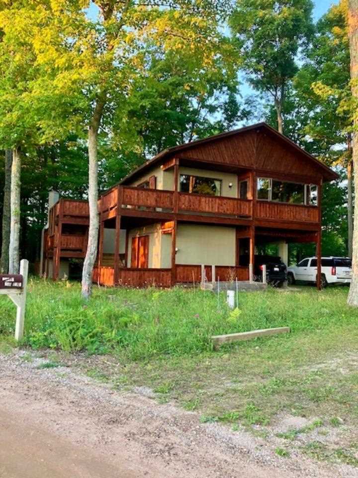 Charlevoix, Michigan, 49720-0000, United States, 2 Bedrooms Bedrooms, ,2 BathroomsBathrooms,Residential,For Sale,1933264