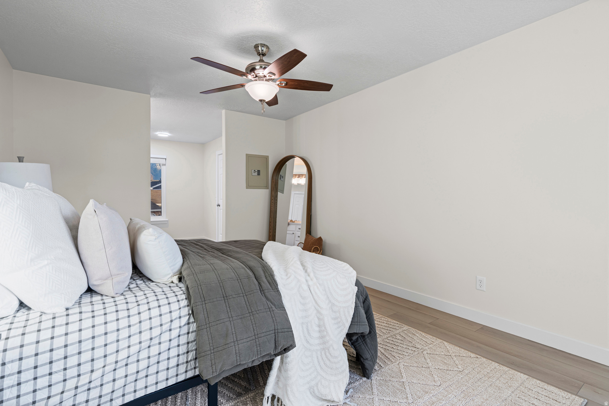 Sandy, Utah, 84070, United States, 3 Bedrooms Bedrooms, ,3 BathroomsBathrooms,Residential,For Sale,1996029