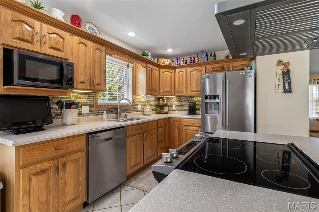 Farmington, Missouri, 63640, United States, 3 Bedrooms Bedrooms, ,3 BathroomsBathrooms,Residential,For Sale,1947219