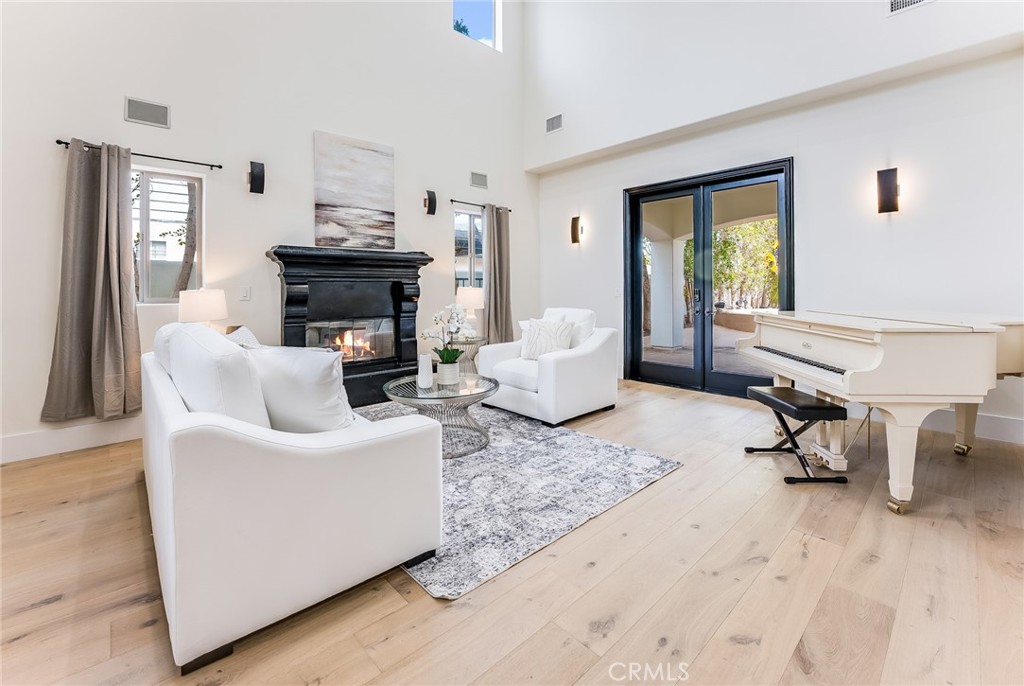 Woodland Hills, California, 91367, United States, 5 Bedrooms Bedrooms, ,6 BathroomsBathrooms,Residential,For Sale,1861197
