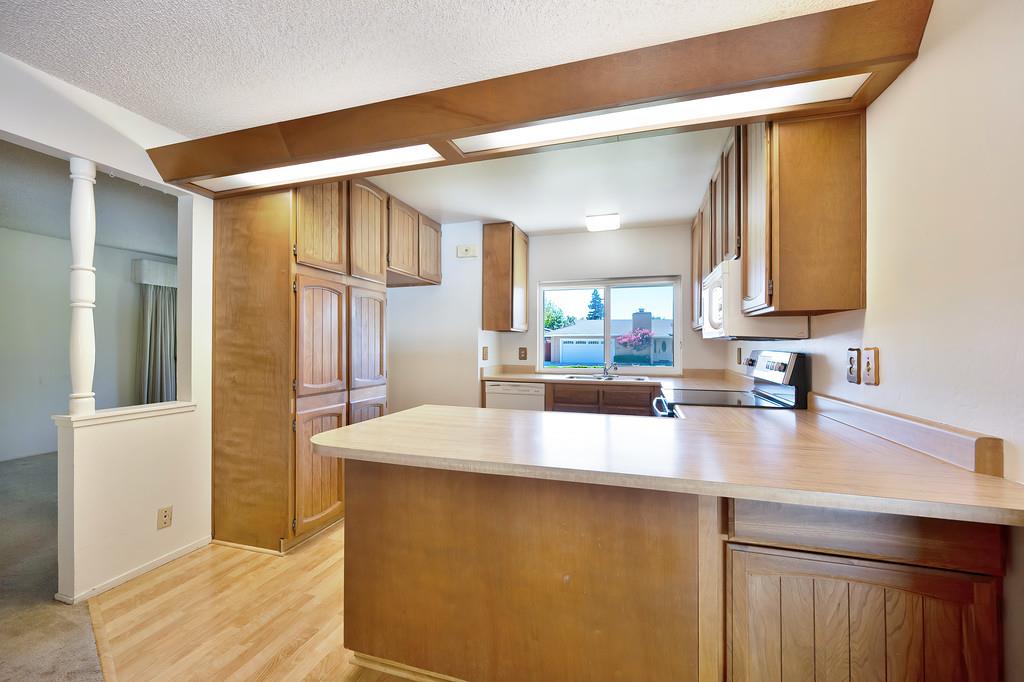 Roseville, California, 95678, United States, 3 Bedrooms Bedrooms, ,2 BathroomsBathrooms,Residential,For Sale,1940546