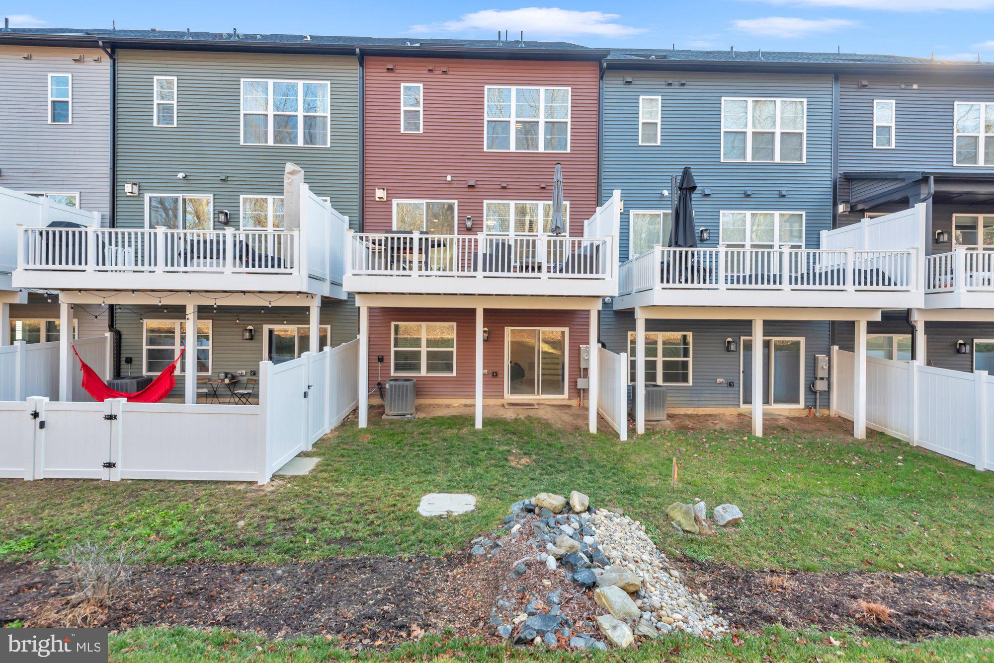 Laurel, Maryland, 20724, United States, 5 Bedrooms Bedrooms, ,5 BathroomsBathrooms,Residential,For Sale,2010373