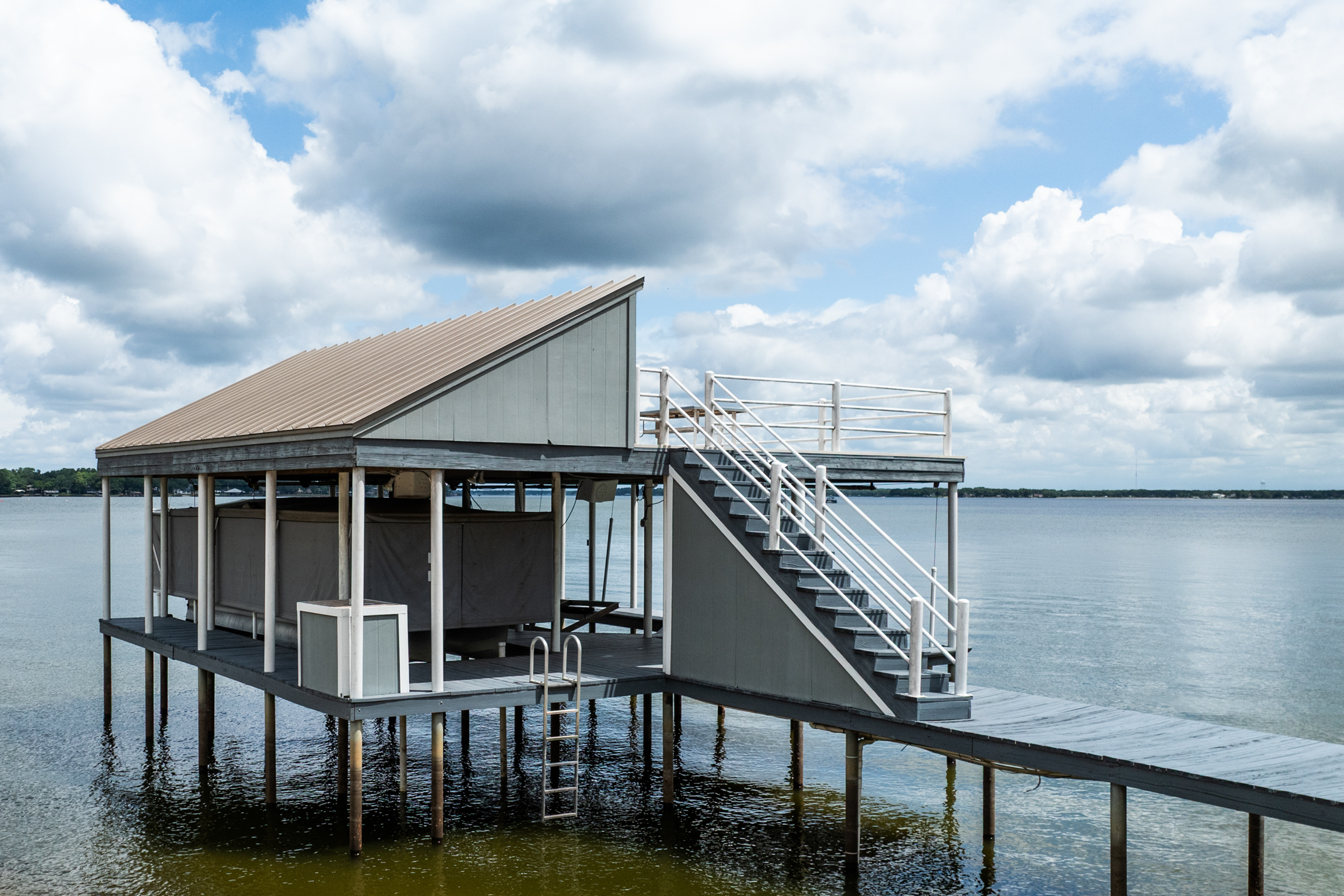  Waterfront Compound on 3.746 Acres at Cedar Creek Lake - 物件實景
