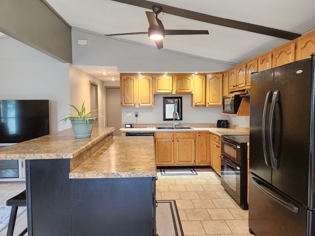 Clear Lake, Iowa, 50428, United States, 3 Bedrooms Bedrooms, ,1 BathroomBathrooms,Residential,For Sale,1937165