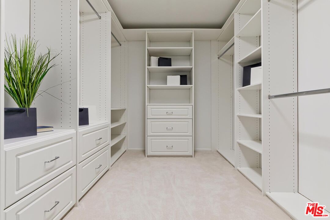 Pacific Palisades, California, 90272, United States, 3 Bedrooms Bedrooms, ,4 BathroomsBathrooms,Residential,For Sale,1993349