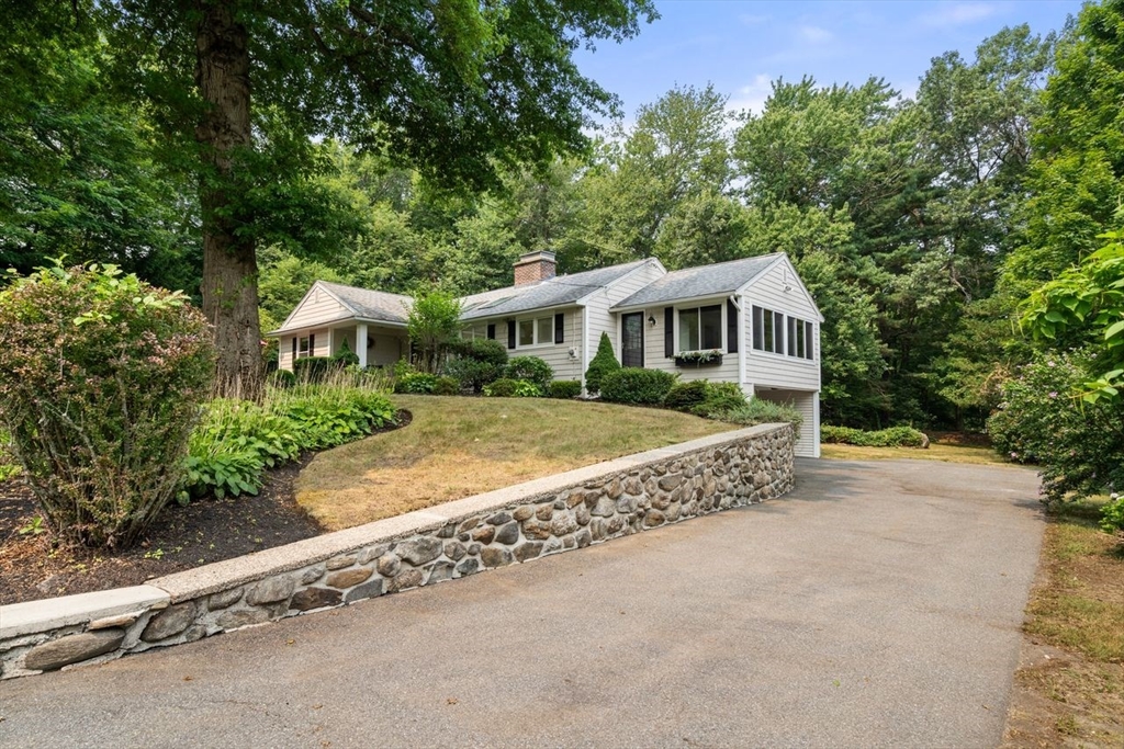 Chelmsford, Massachusetts, 01824, United States, 3 Bedrooms Bedrooms, ,2 BathroomsBathrooms,Residential,For Sale,1927111