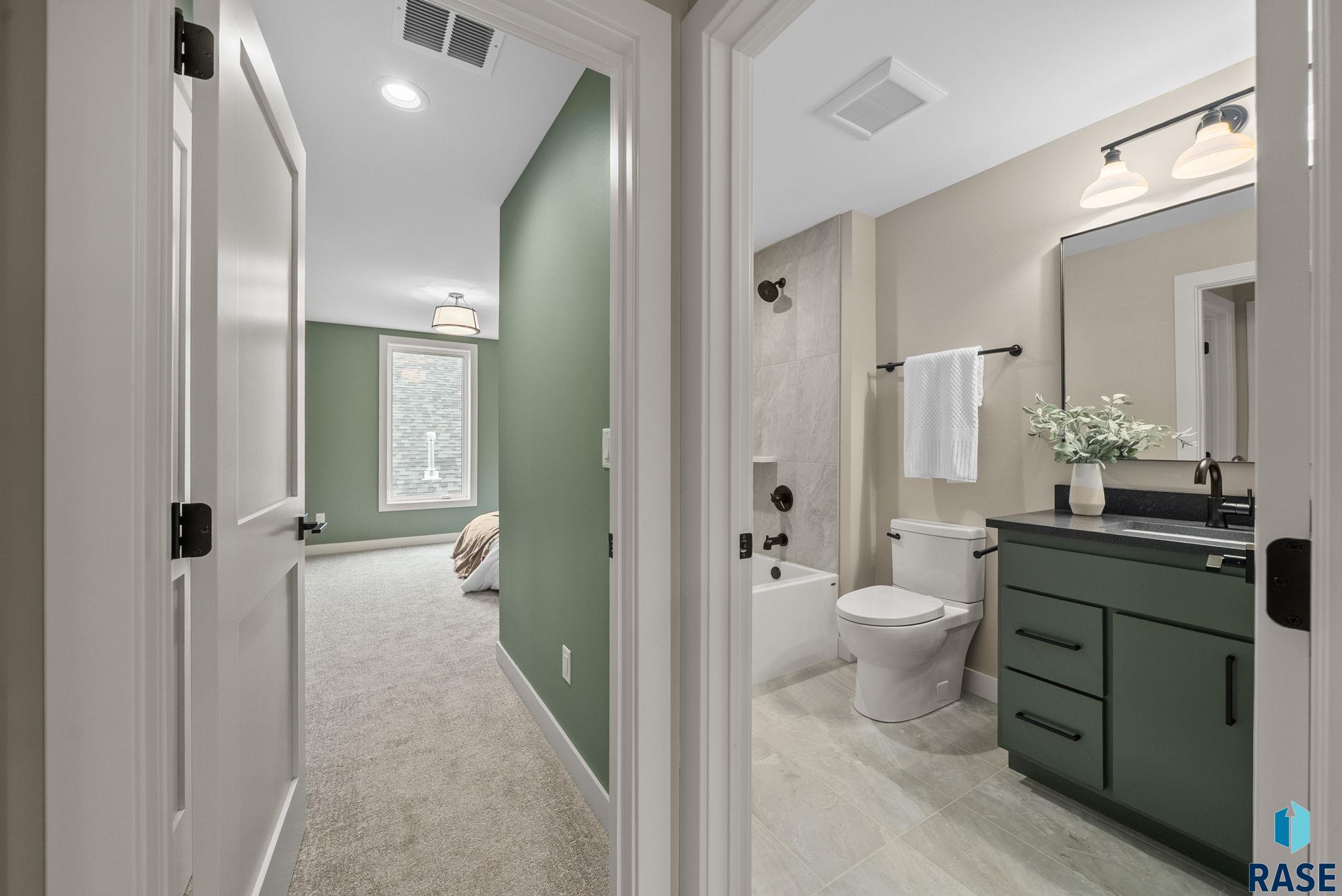 Sioux Falls, South Dakota, 57110, United States, 3 Bedrooms Bedrooms, ,3 BathroomsBathrooms,Residential,For Sale,2005643