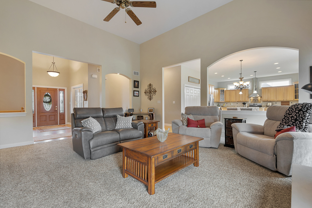 St Charles, Illinois, 60175, United States, 5 Bedrooms Bedrooms, ,3 BathroomsBathrooms,Residential,For Sale,1935414