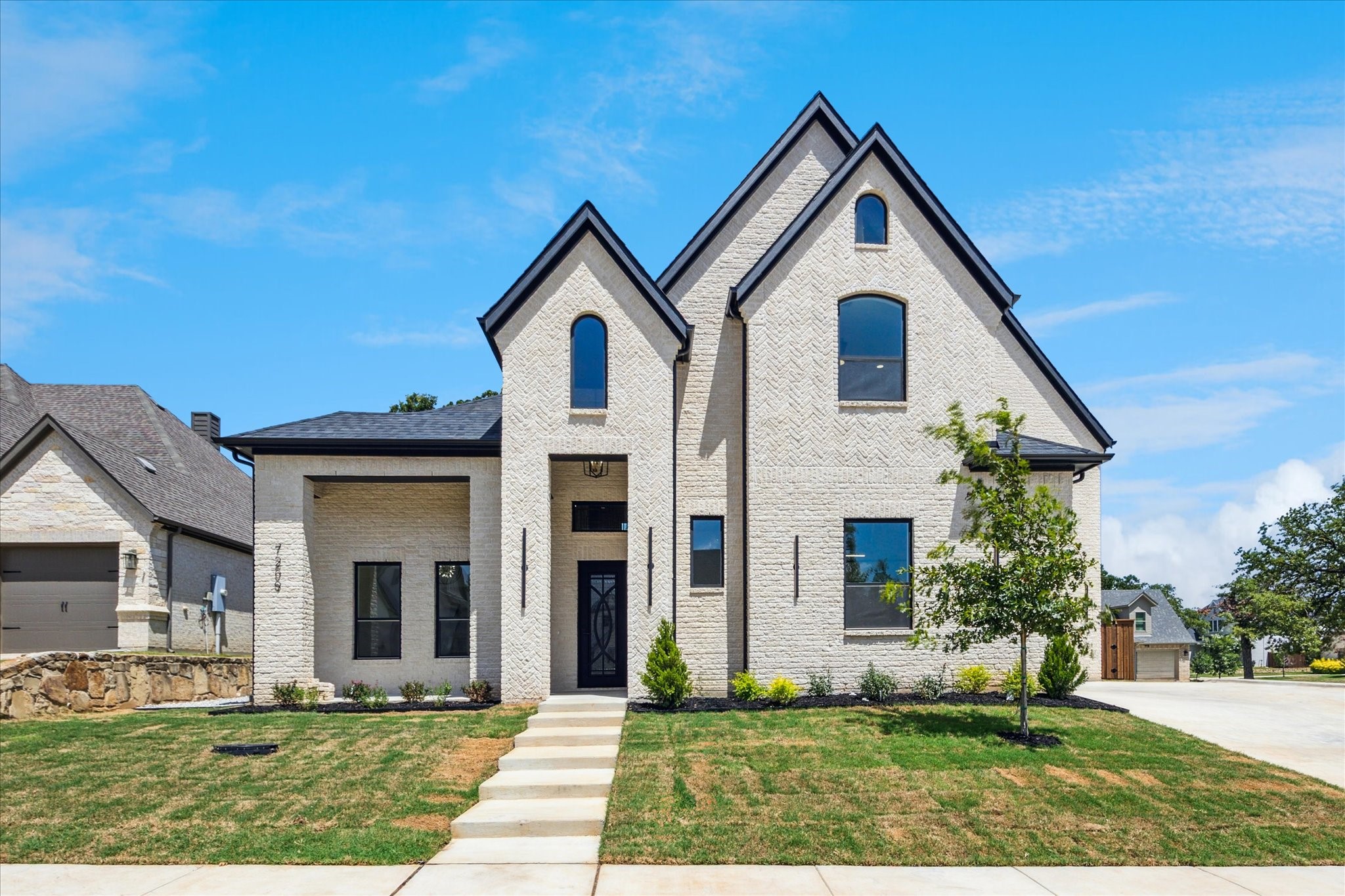 North Richland Hills, Texas, 76182, United States, 5 Bedrooms Bedrooms, ,5 BathroomsBathrooms,Residential,For Sale,1896745