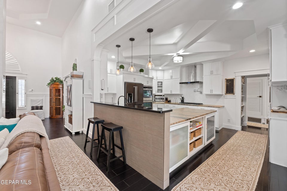 El Paso, Texas, 79936, United States, 5 Bedrooms Bedrooms, ,5 BathroomsBathrooms,Residential,For Sale,1980417