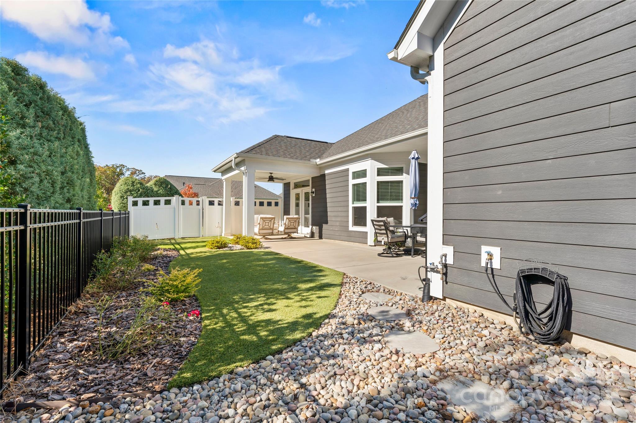 Huntersville, North Carolina, 28078, United States, 3 Bedrooms Bedrooms, ,3 BathroomsBathrooms,Residential,For Sale,1987937