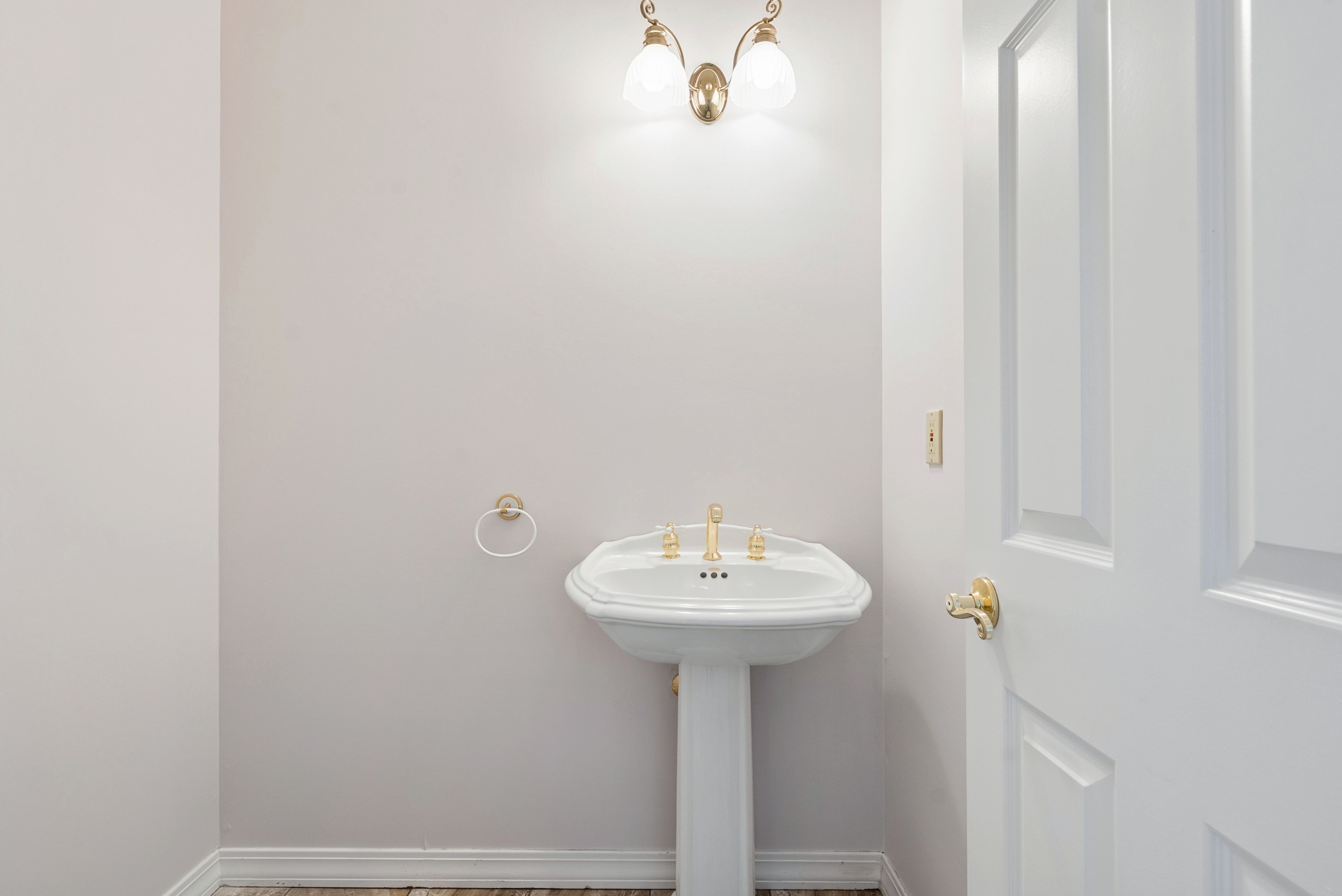  Bright & Spacious Ranch Home with Scenic Views - 物件實景