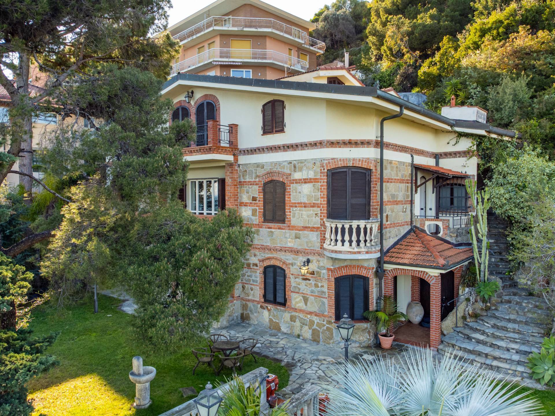 Sanremo, Imperia, 18038, IT, 6 Bedrooms Bedrooms, ,7 BathroomsBathrooms,Residential,For Sale,1796512