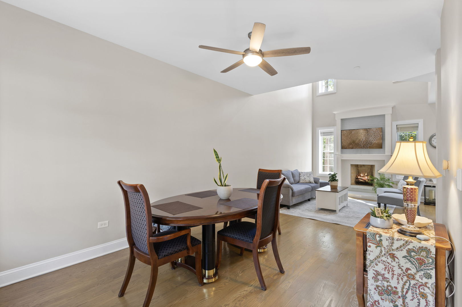 Westmont, Illinois, 60559, United States, 3 Bedrooms Bedrooms, ,4 BathroomsBathrooms,Residential,For Sale,1950669