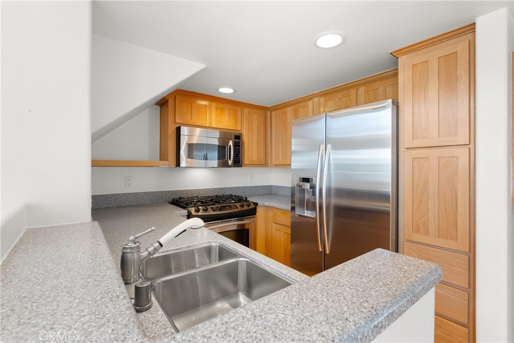 Newport Beach, California, 92663, United States, 2 Bedrooms Bedrooms, ,2 BathroomsBathrooms,Residential,For Sale,1917614