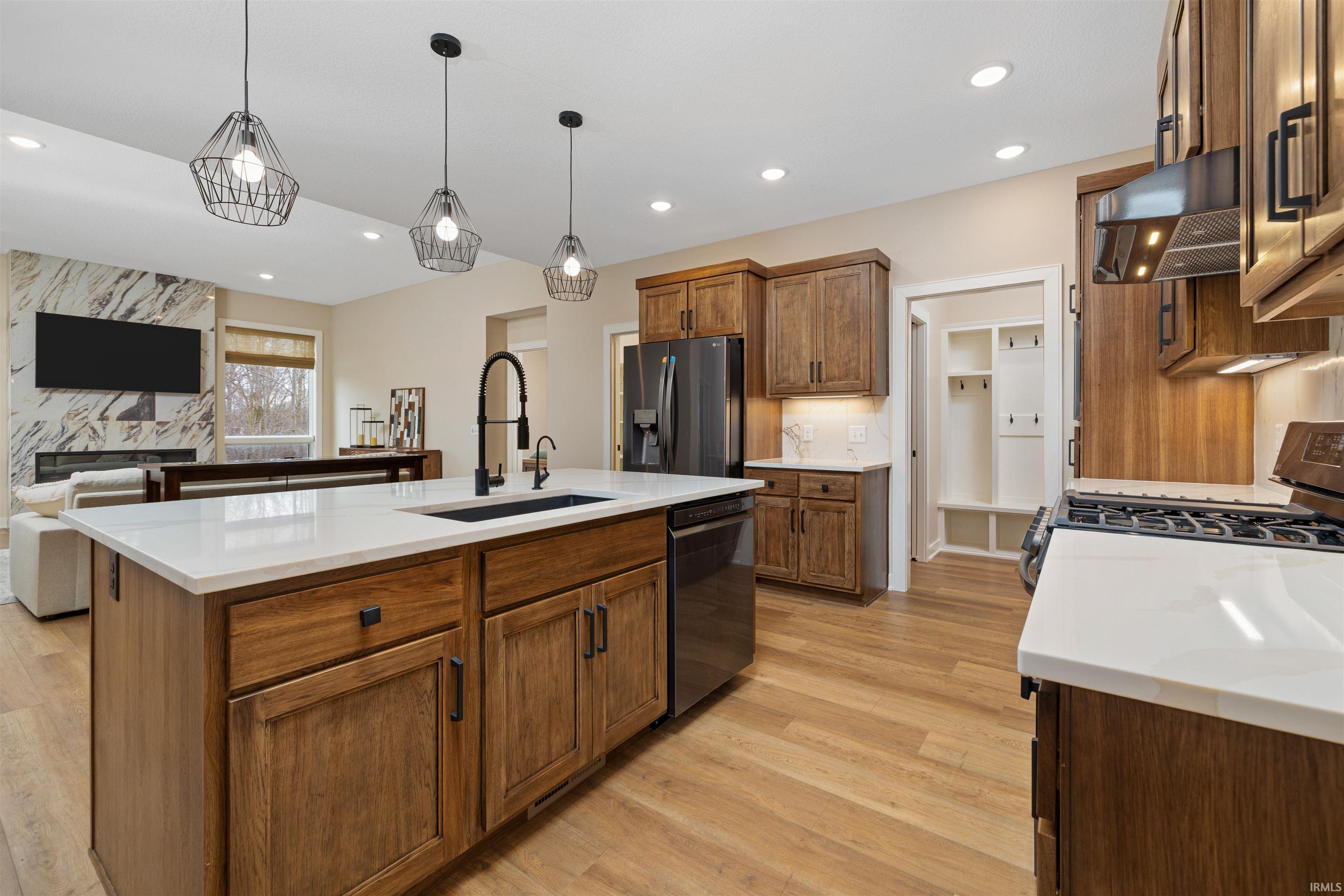 Leo, Indiana, 46765, United States, 5 Bedrooms Bedrooms, ,4 BathroomsBathrooms,Residential,For Sale,1981787