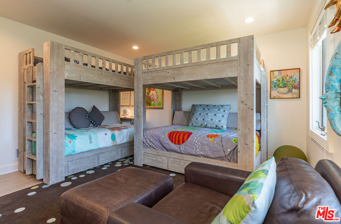 Calabasas, California, 91302, United States, 5 Bedrooms Bedrooms, ,4 BathroomsBathrooms,Residential,For Sale,1926275