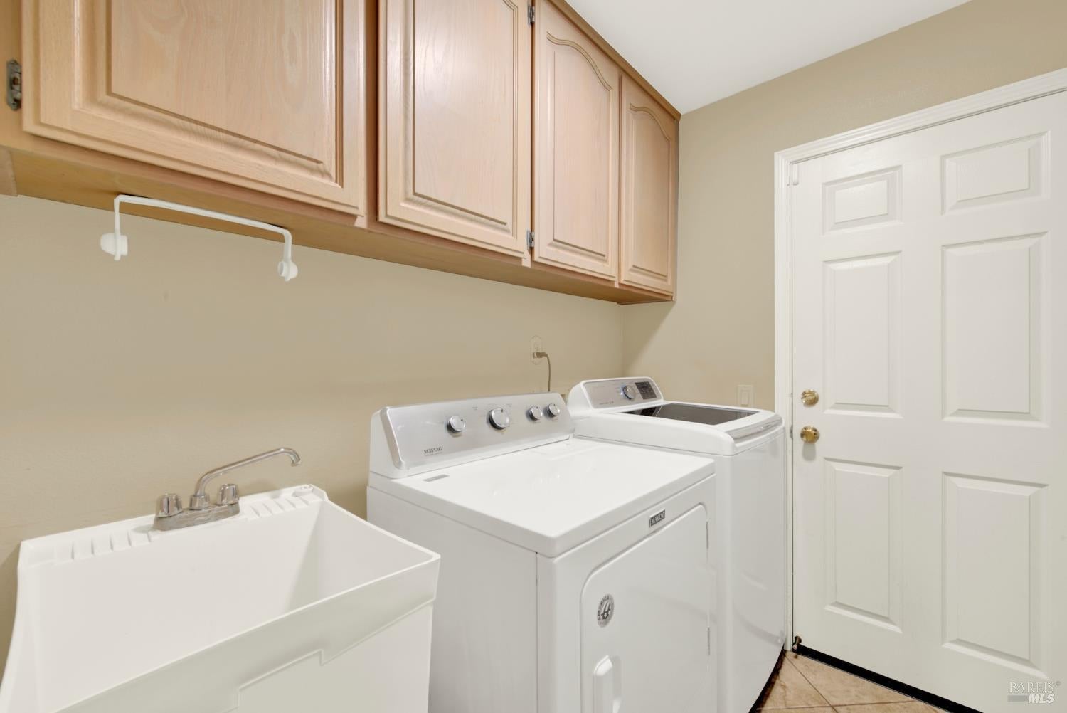 Dixon, California, 95620, United States, 5 Bedrooms Bedrooms, ,3 BathroomsBathrooms,Residential,For Sale,1992877