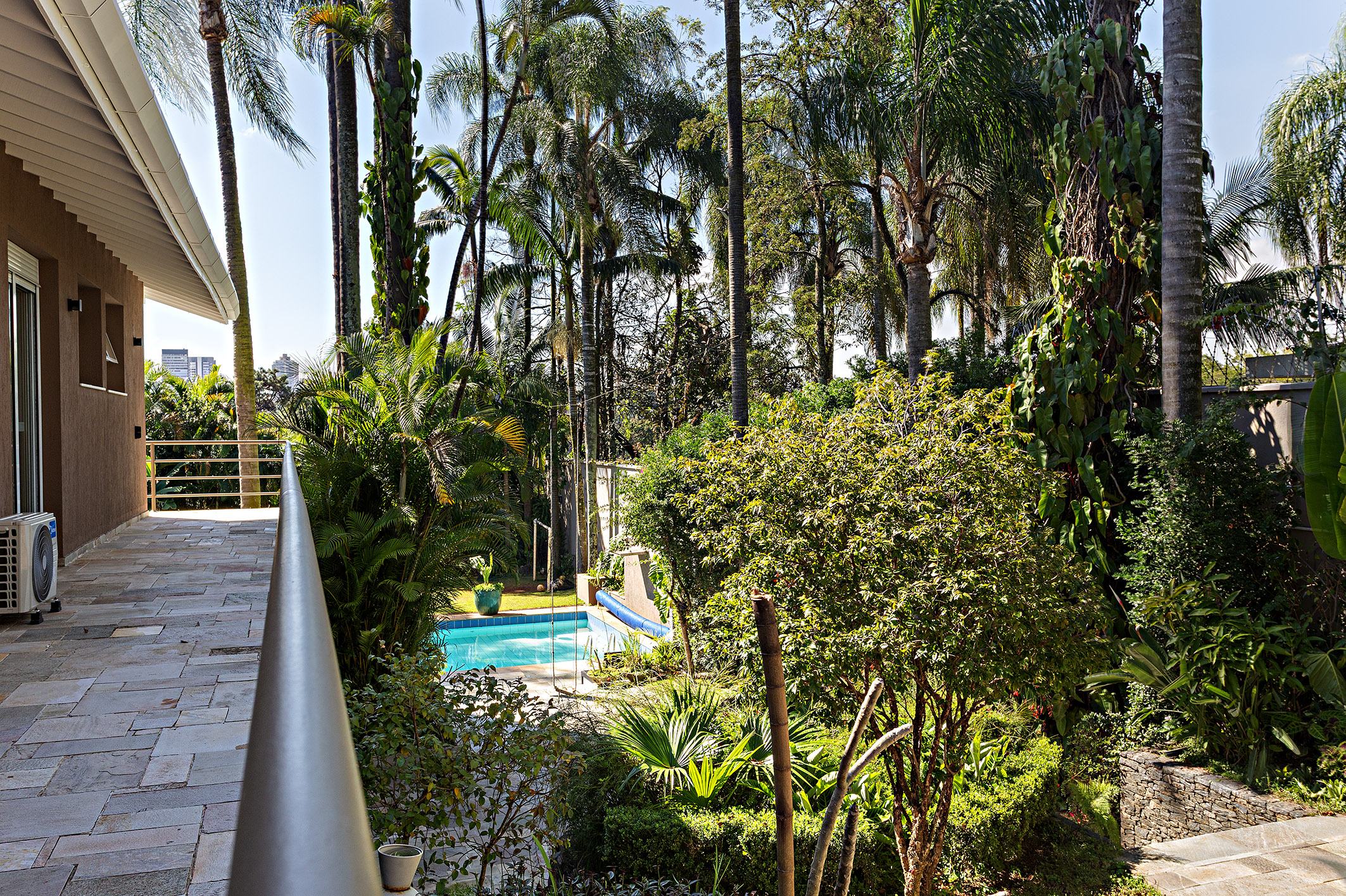  Family Residence with Garden and Pool near Parque do Cordeiro - 物件實景