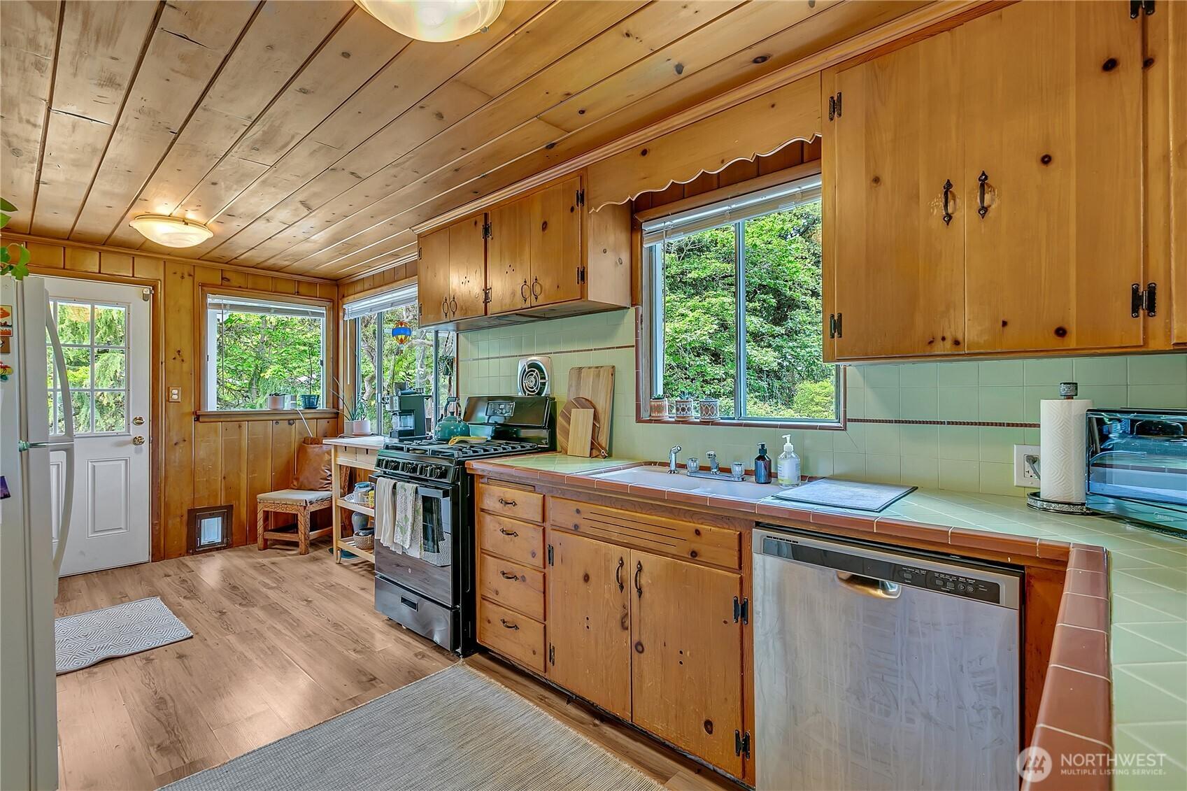 UNIVERSITY PLACE, Washington, 98466, United States, 2 Bedrooms Bedrooms, ,2 BathroomsBathrooms,Residential,For Sale,1969350