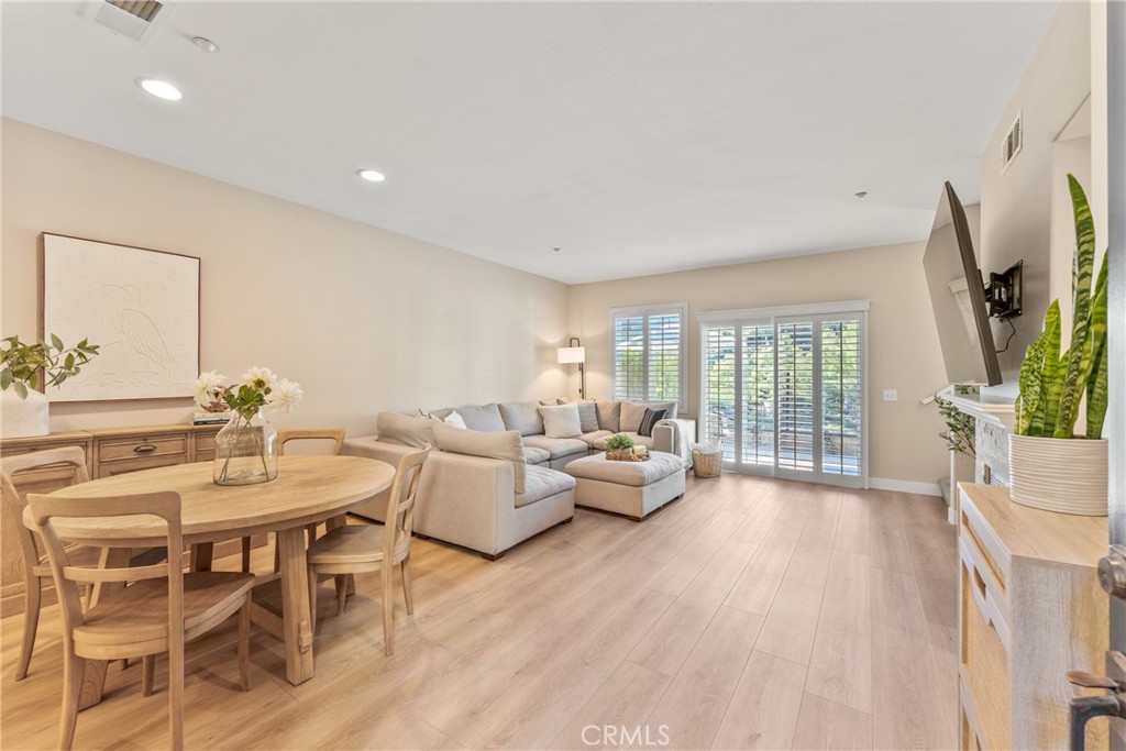 Aliso Viejo, California, 92656, United States, 2 Bedrooms Bedrooms, ,3 BathroomsBathrooms,Residential,For Sale,1989024