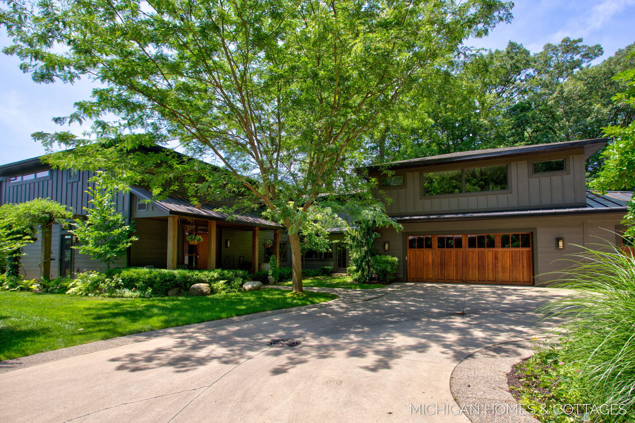 Saugatuck, Michigan, 49453, United States, 5 Bedrooms Bedrooms, ,4 BathroomsBathrooms,Residential,For Sale,1940964