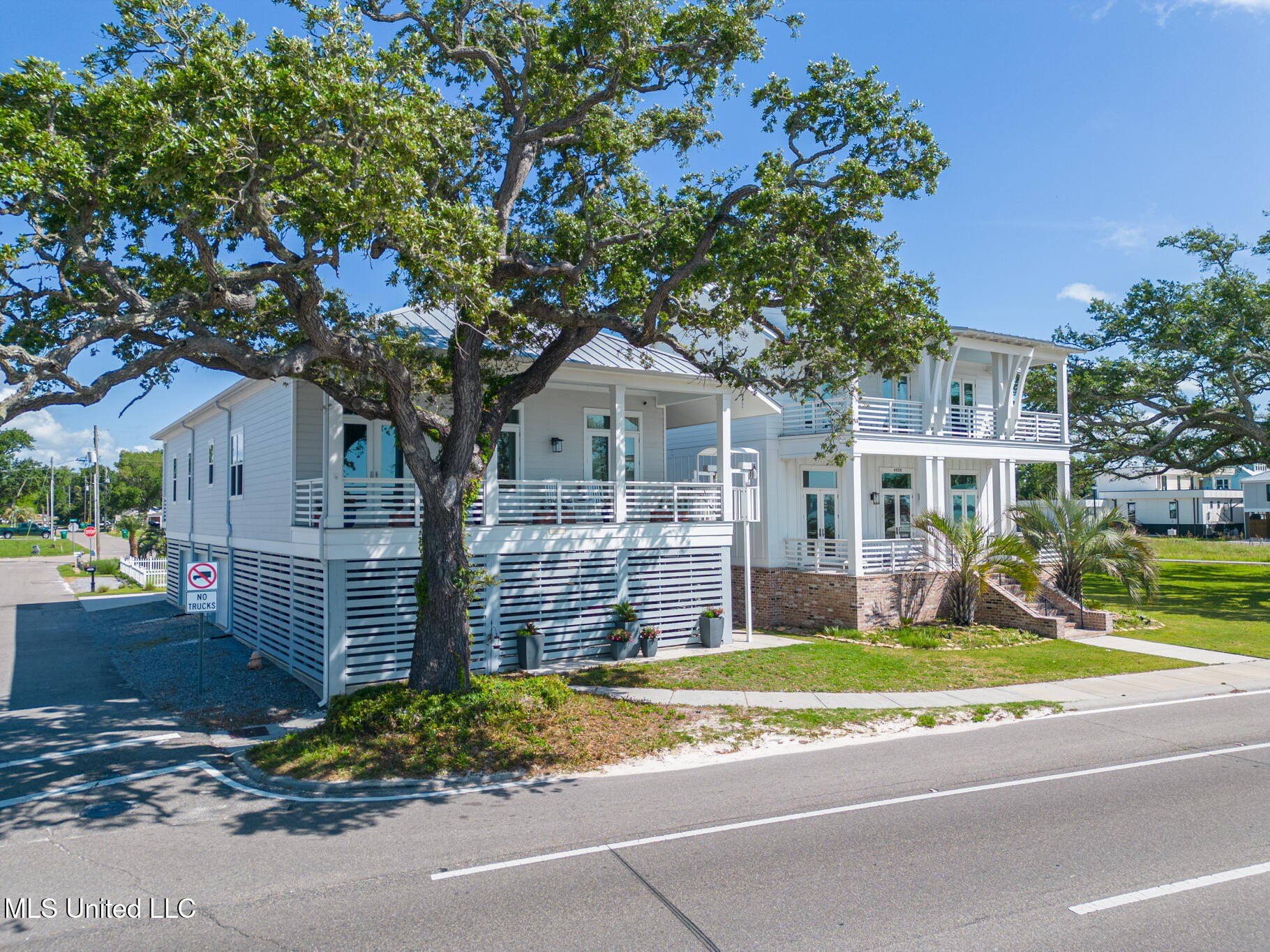 Gulfport, Mississippi, 39501, United States, 5 Bedrooms Bedrooms, ,4 BathroomsBathrooms,Residential,For Sale,1983145