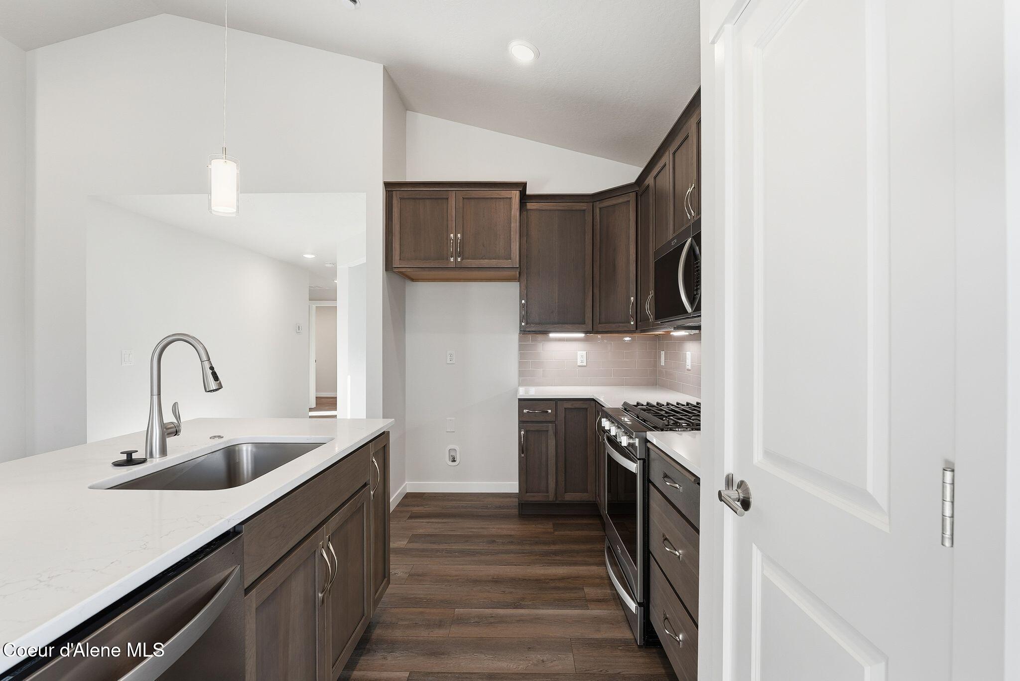 Coeur D'alene, Idaho, 83815, United States, 2 Bedrooms Bedrooms, ,Residential,For Sale,1991054