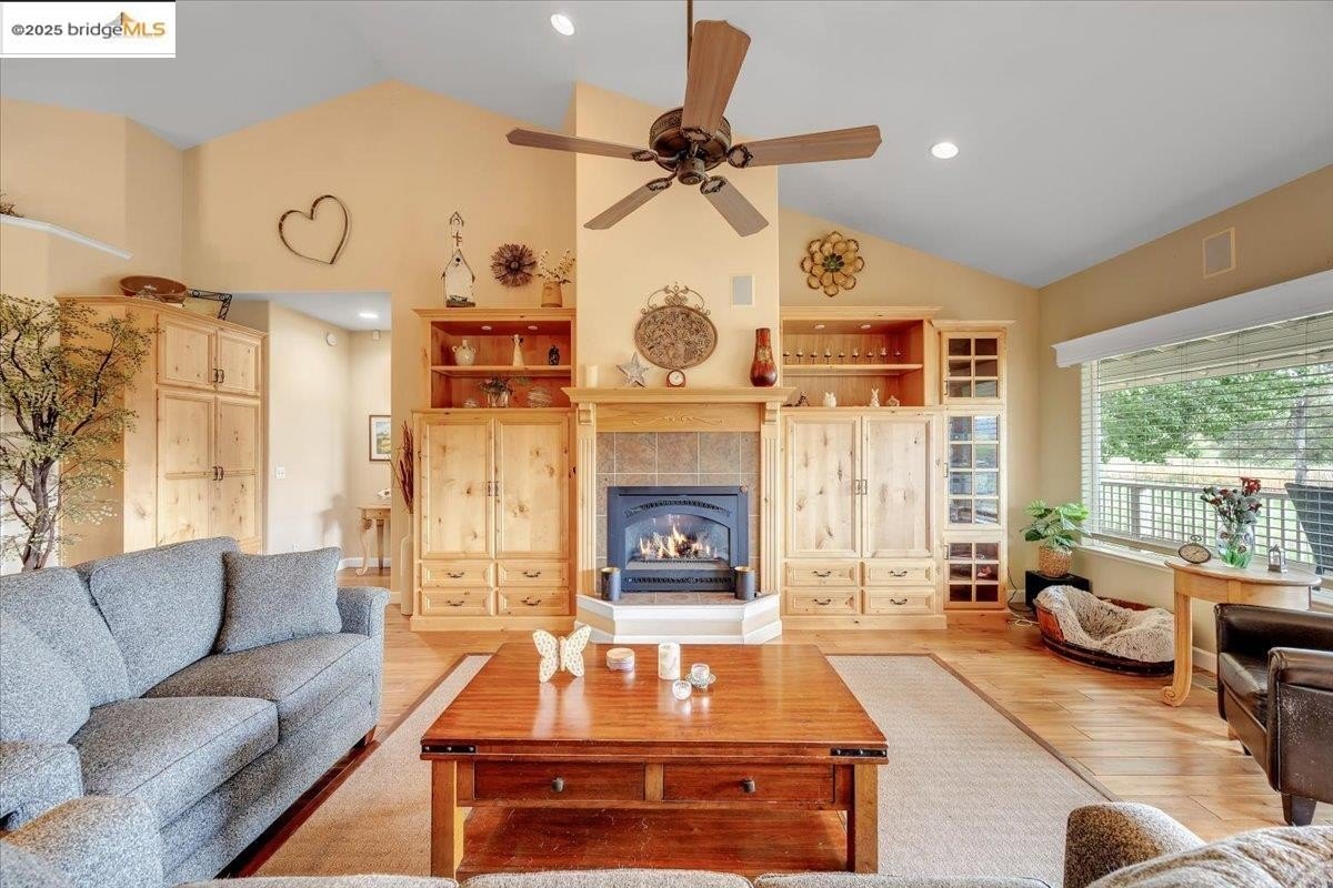 Angels Camp, California, 95222, United States, 3 Bedrooms Bedrooms, ,2 BathroomsBathrooms,Residential,For Sale,1956935