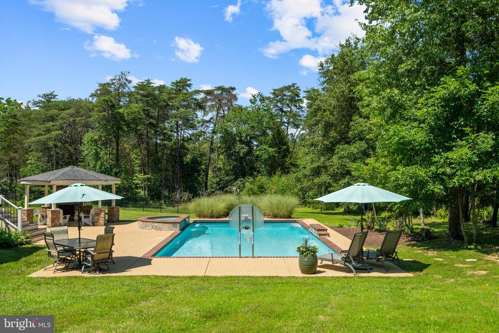 Broadlands, Virginia, 20148, United States, 5 Bedrooms Bedrooms, ,5 BathroomsBathrooms,Residential,For Sale,1977540