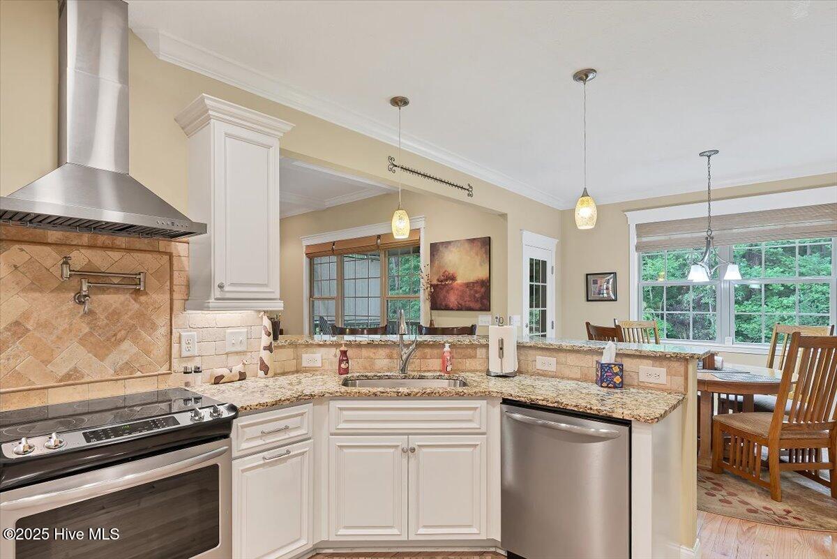 Pinehurst, North Carolina, 28374, United States, 5 Bedrooms Bedrooms, ,4 BathroomsBathrooms,Residential,For Sale,1917646
