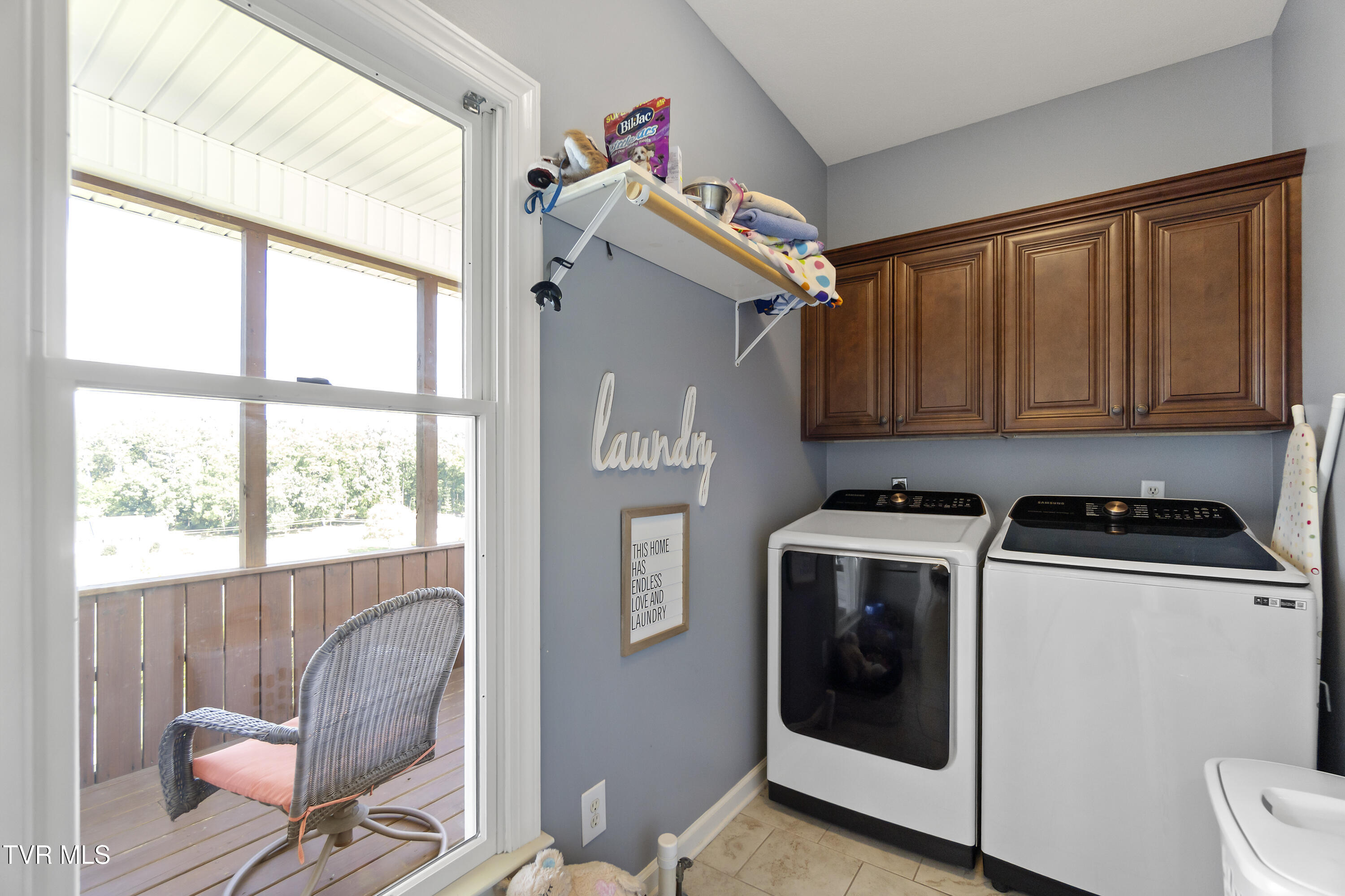 Greeneville, Tennessee, 37743, United States, 4 Bedrooms Bedrooms, ,3 BathroomsBathrooms,Residential,For Sale,1997780