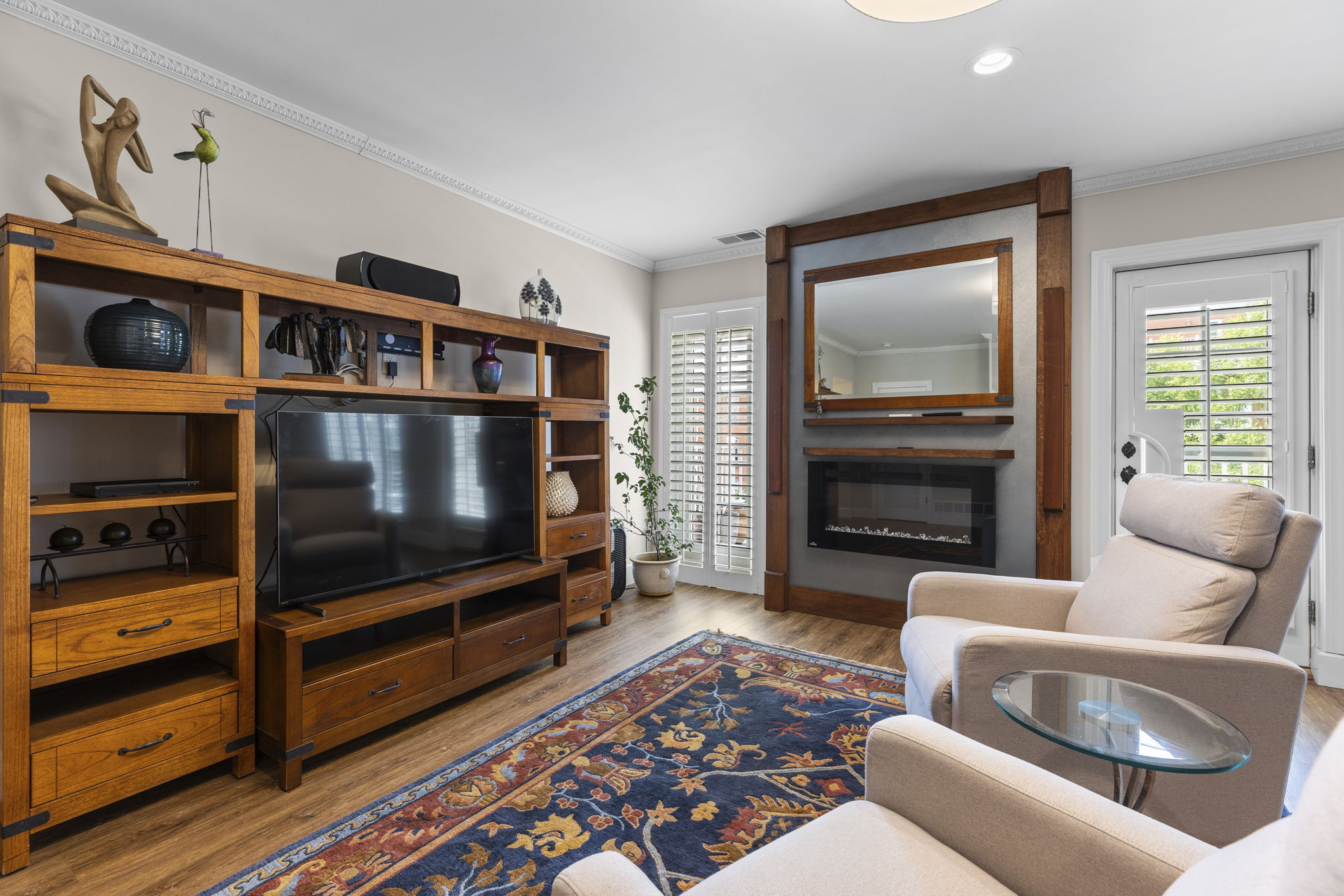  Beautifully renovated single-level condominium - 物件實景