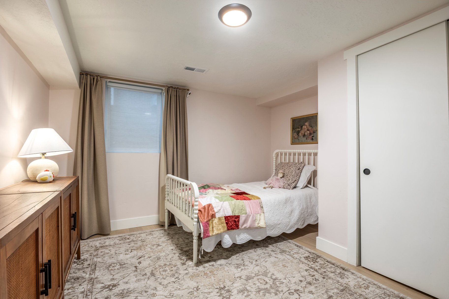  Remodeled Rambler with Outside Basement Entrance - 物件實景