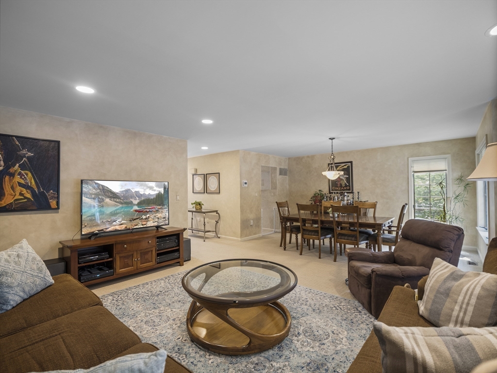 Worcester, Massachusetts, 01609, United States, 3 Bedrooms Bedrooms, ,4 BathroomsBathrooms,Residential,For Sale,1970257